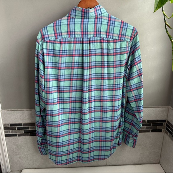 Vineyard Vines 🐳 button down shirt - Picture 3 of 3